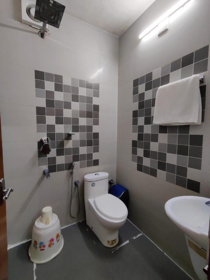 Thayamkery'S Royal Inn Kochi Екстер'єр фото