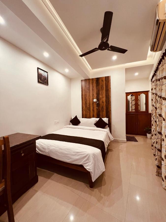Thayamkery'S Royal Inn Kochi Екстер'єр фото