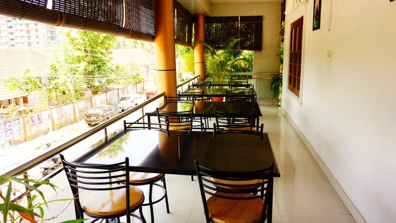 Thayamkery'S Royal Inn Kochi Екстер'єр фото
