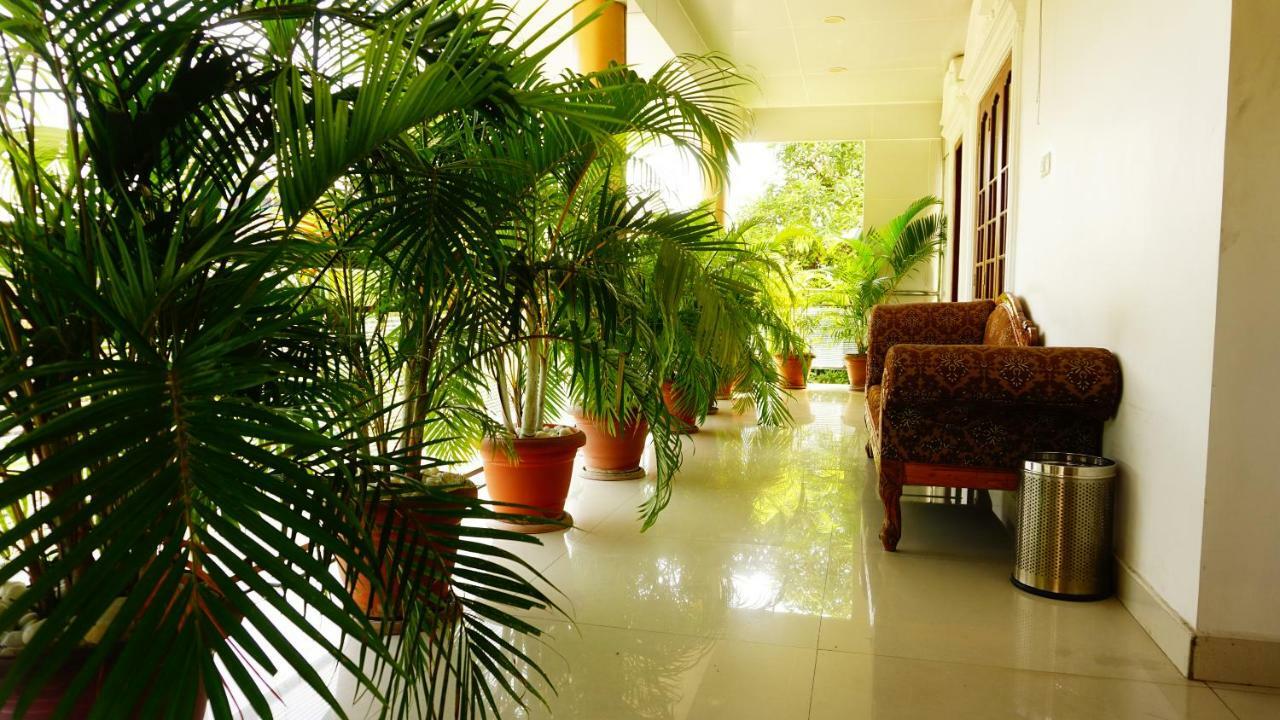 Thayamkery'S Royal Inn Kochi Екстер'єр фото