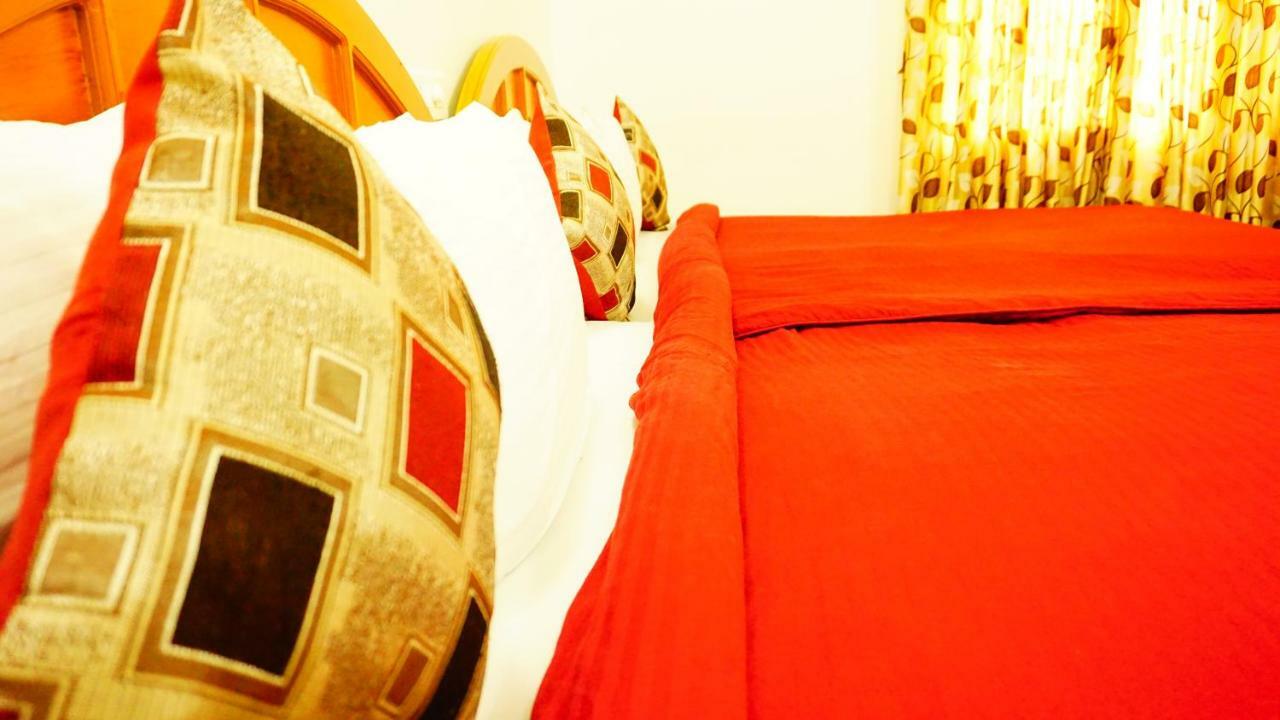 Thayamkery'S Royal Inn Kochi Екстер'єр фото